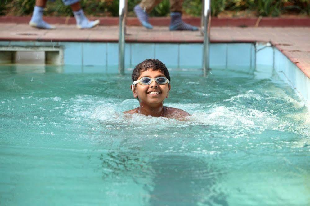 Radiant Resort Bangalore Luaran gambar